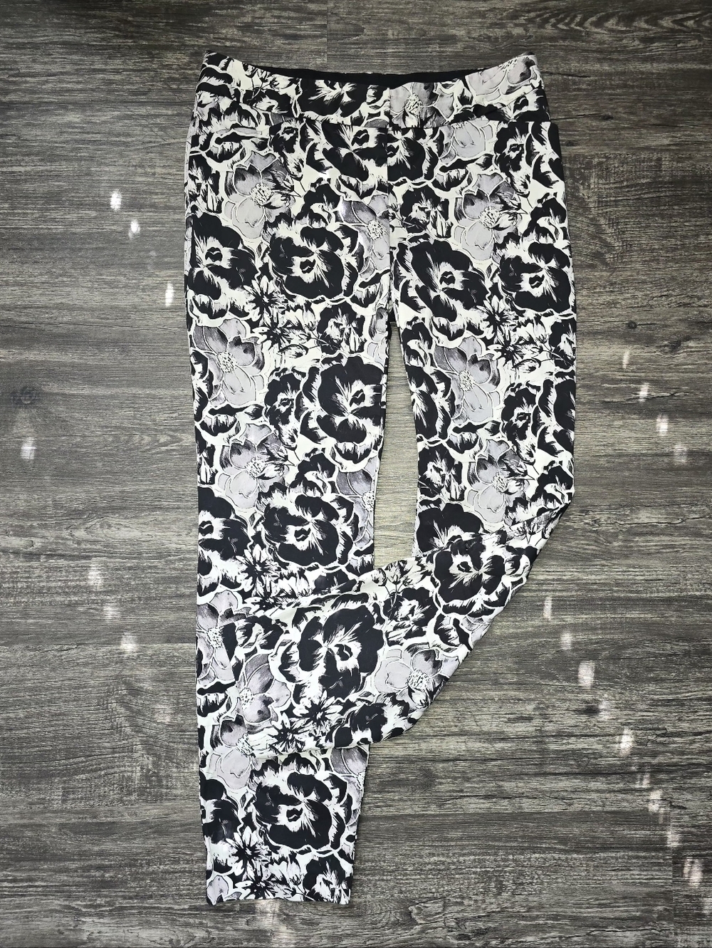 Alfani Black and White Floral  Pants Cropped Sz 4